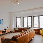 With Seaview Apartamento
